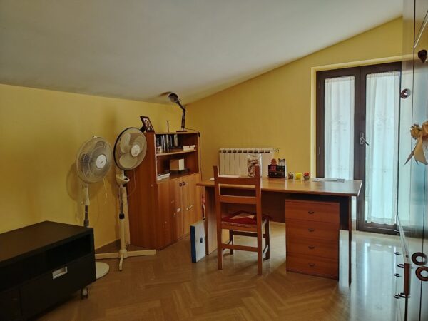 Villa su II livelli in zona Via Bracco - immagine 24