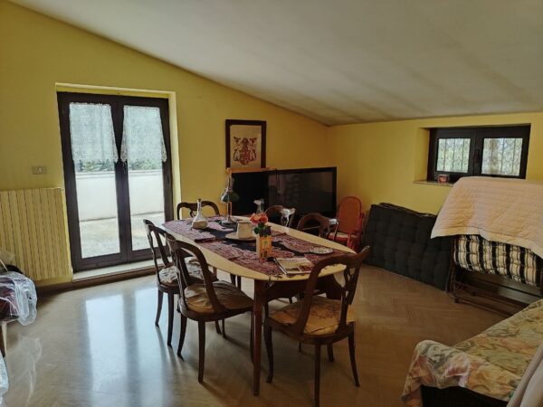 Villa su II livelli in zona Via Bracco - immagine 20