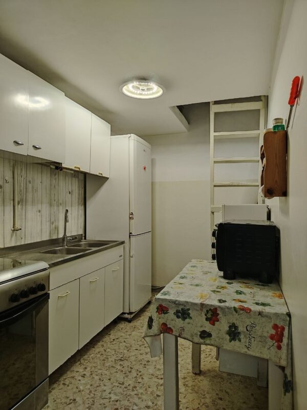 Locale uso abitazione in zona Via Castel del Monte - immagine 7