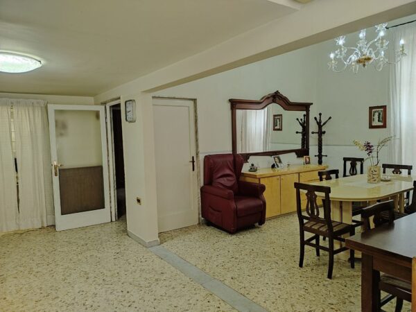 Locale uso abitazione in zona Via Castel del Monte - immagine 5