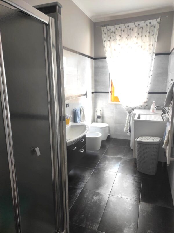 Appartamento con ascensore e garage in zona Via Sant'Elia - immagine 6