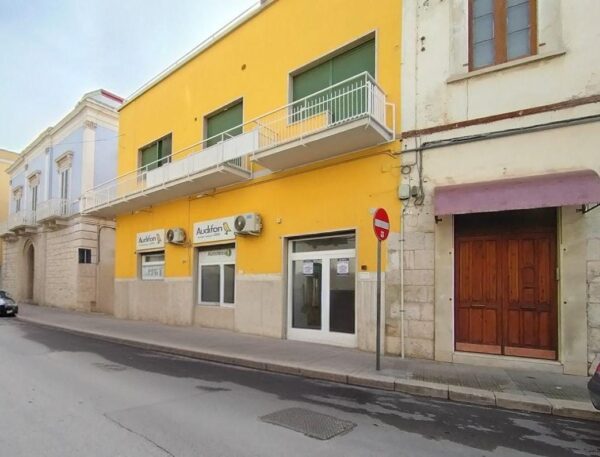 Locale commerciale in zona Via Dante