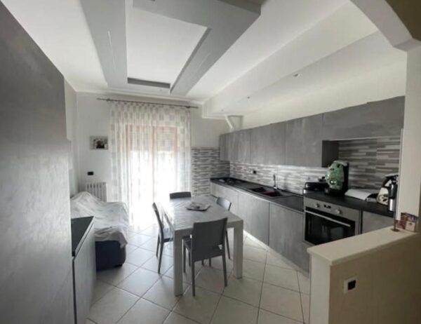 Appartamento con ascensore e garage in zona Via Sant'Elia - immagine 2