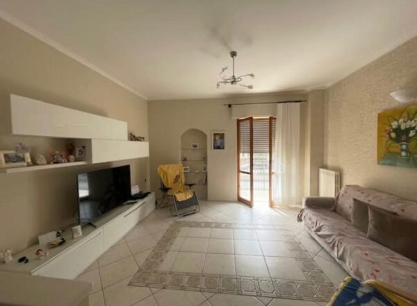 Appartamento con ascensore e garage in zona Via Sant'Elia