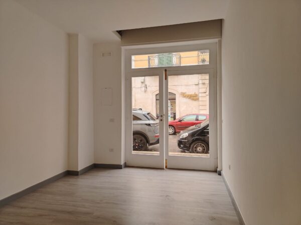 Locale commerciale in zona Via Dante - immagine 2