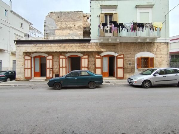 Locale uso abitazione in zona Via Aldo Moro - immagine 2