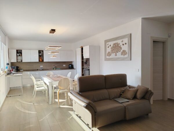 Indipendente in zona Via Sant'Elia - immagine 16