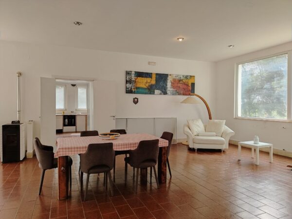 Villa immersa nel verde in zona Calendano - immagine 4
