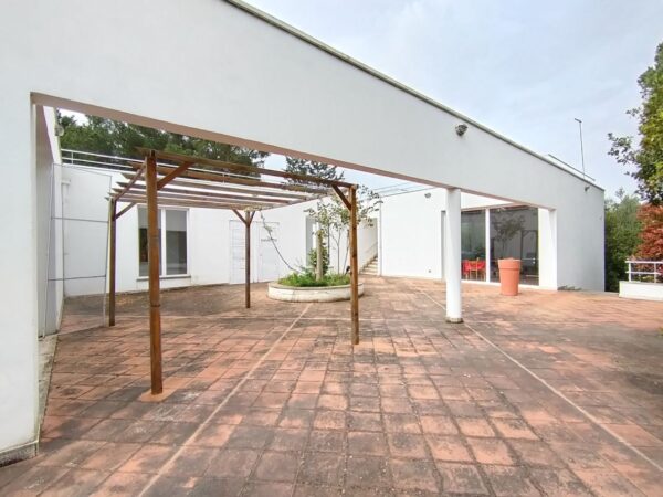 Villa immersa nel verde in zona Calendano - immagine 14