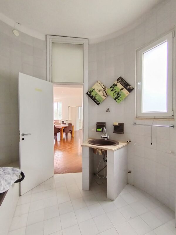 Villa immersa nel verde in zona Calendano - immagine 27