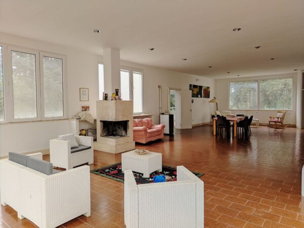 Villa immersa nel verde in zona Calendano - immagine 21