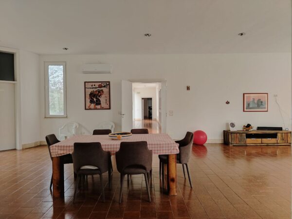 Villa immersa nel verde in zona Calendano - immagine 20