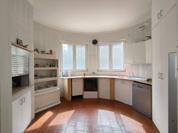 Villa immersa nel verde in zona Calendano - immagine 24
