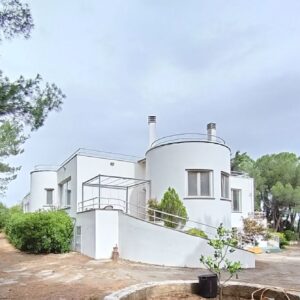 Villa immersa nel verde in zona Calendano