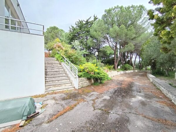 Villa immersa nel verde in zona Calendano - immagine 34