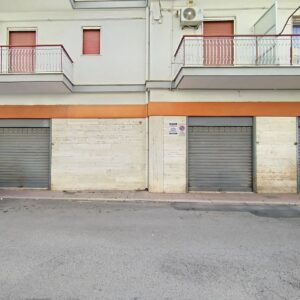 Locali adiacenti in zona Via Castel del Monte