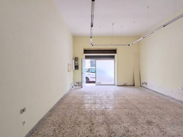 Locali adiacenti in zona Via Castel del Monte - immagine 3