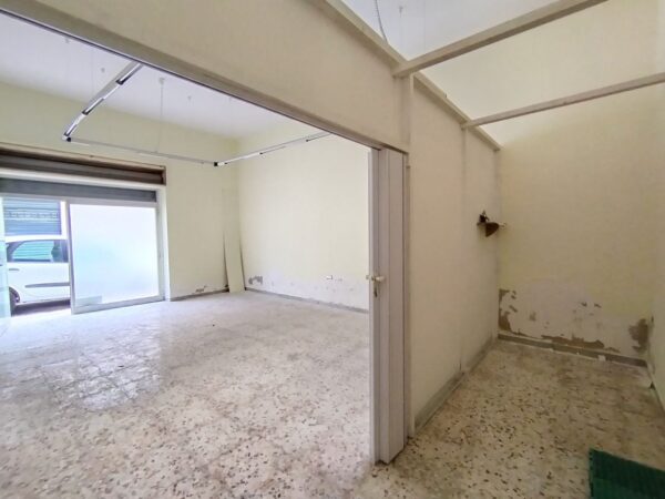 Locali adiacenti in zona Via Castel del Monte - immagine 5