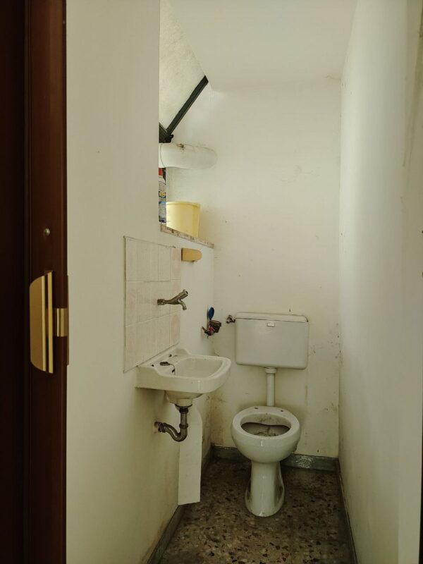 Locali adiacenti in zona Via Castel del Monte - immagine 6