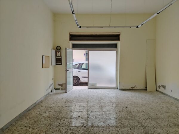 Locali adiacenti in zona Via Castel del Monte - immagine 4