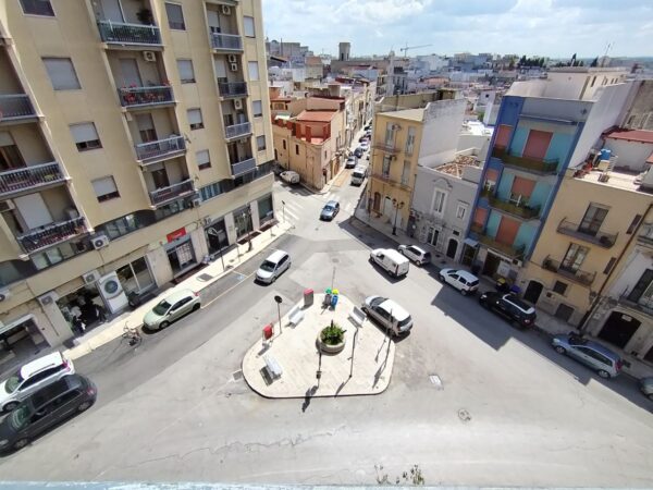 Appartamento con ascensore e posto auto in zona Piazza Ruggiero Settimo - immagine 16