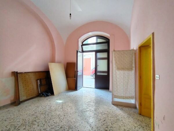 Locale commerciale in zona Viale Vittorio Veneto - immagine 3