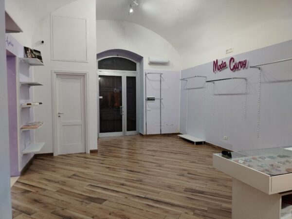 Locale commerciale in zona Viale IV novembre