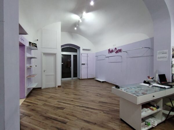 Locale commerciale in zona Viale IV novembre - immagine 6