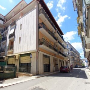 Locale artigianale in zona Via Andria
