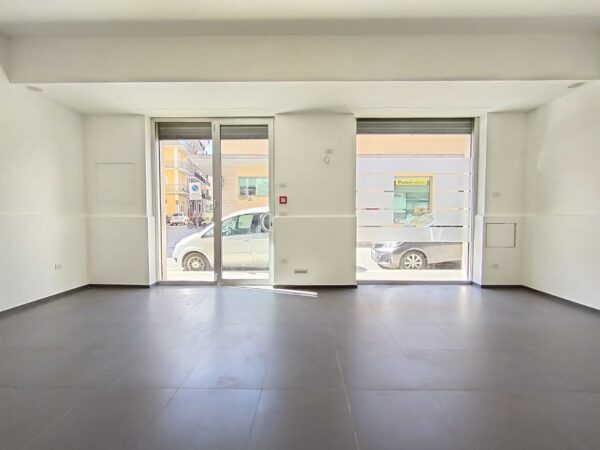 Locale commerciale in zona Via Giuseppe Verdi - immagine 2