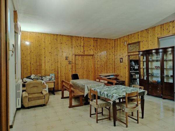 Soluzione indipendente con capannone In zona Via Scannagatta - immagine 3