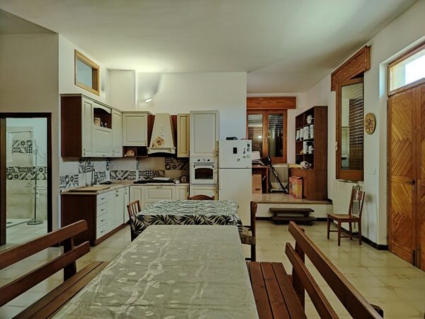 Soluzione indipendente con capannone In zona Via Scannagatta - immagine 2