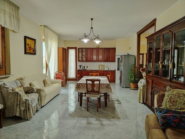 Soluzione indipendente con capannone In zona Via Scannagatta - immagine 8