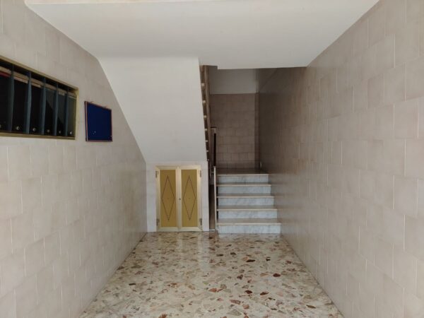 Appartamento con possibilità di garage in zona Via Castel del Monte - immagine 2