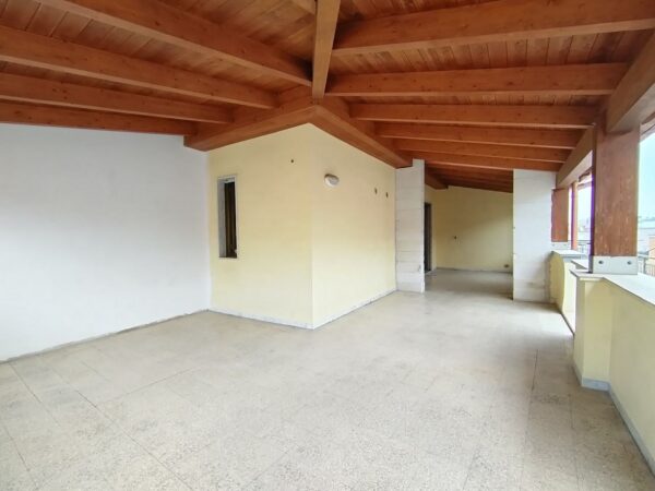 Soluzione semindipendente con terrazzo in zona Via Mereu - immagine 11
