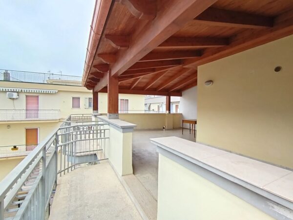 Soluzione semindipendente con terrazzo in zona Via Mereu - immagine 12