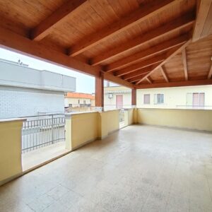 Soluzione semindipendente con terrazzo in zona Via Mereu