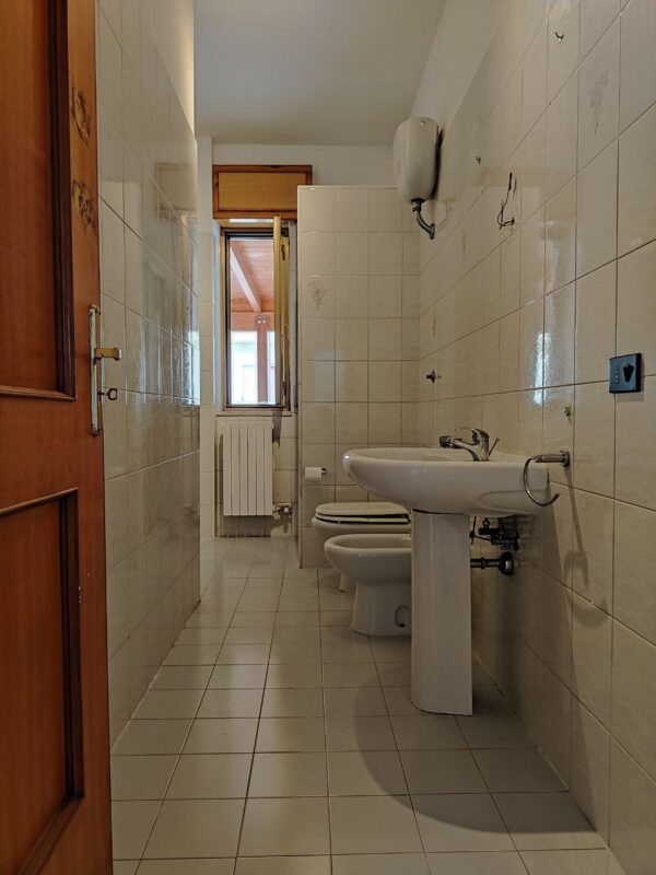 Soluzione semindipendente con terrazzo in zona Via Mereu - immagine 6