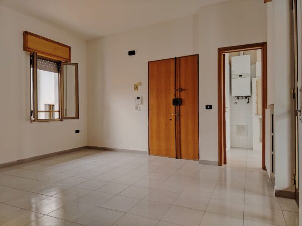 Soluzione semindipendente con terrazzo in zona Via Mereu - immagine 3