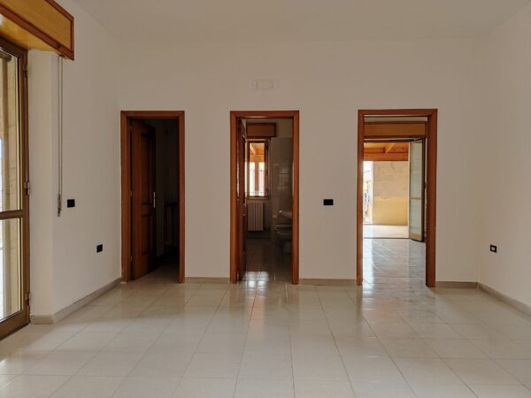 Soluzione semindipendente con terrazzo in zona Via Mereu - immagine 4