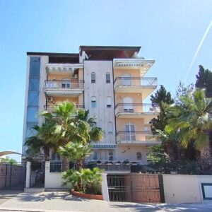 Appartamento con ascensore in zona Via Gravina