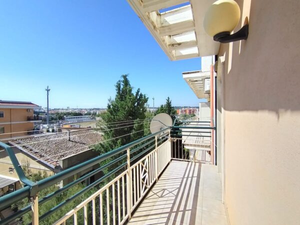 Appartamento con ascensore in zona Via Gravina - immagine 17