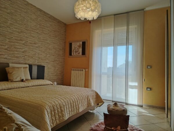 Appartamento con ascensore in zona Via Gravina - immagine 8
