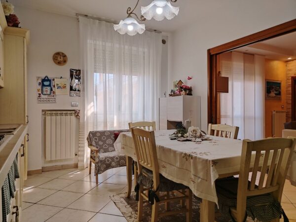 Appartamento con ascensore in zona Via Gravina - immagine 11