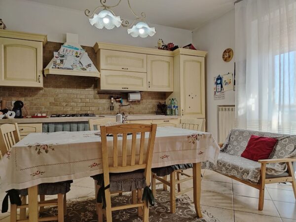 Appartamento con ascensore in zona Via Gravina - immagine 12