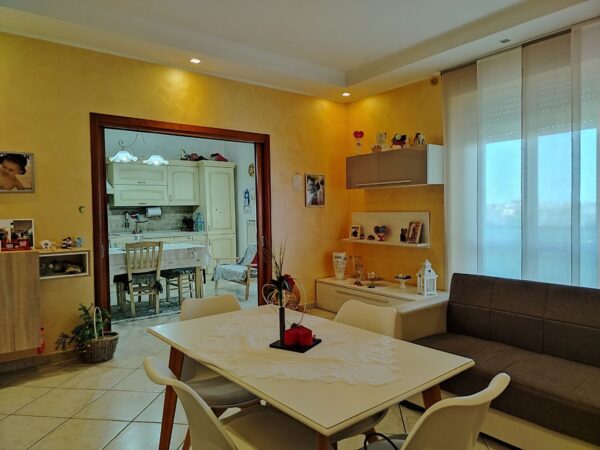 Appartamento con ascensore in zona Via Gravina - immagine 14
