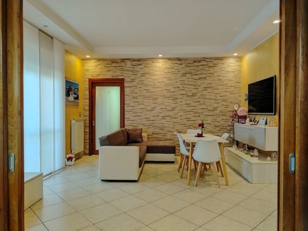 Appartamento con ascensore in zona Via Gravina - immagine 16