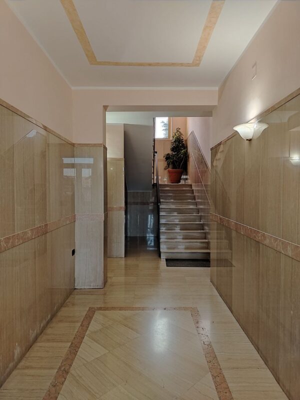 Appartamento con ascensore e garage in zona Via Prenestina - immagine 3