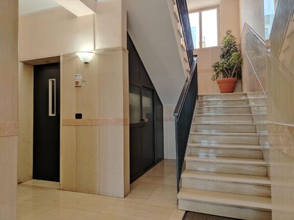 Appartamento con ascensore e garage in zona Via Prenestina - immagine 2