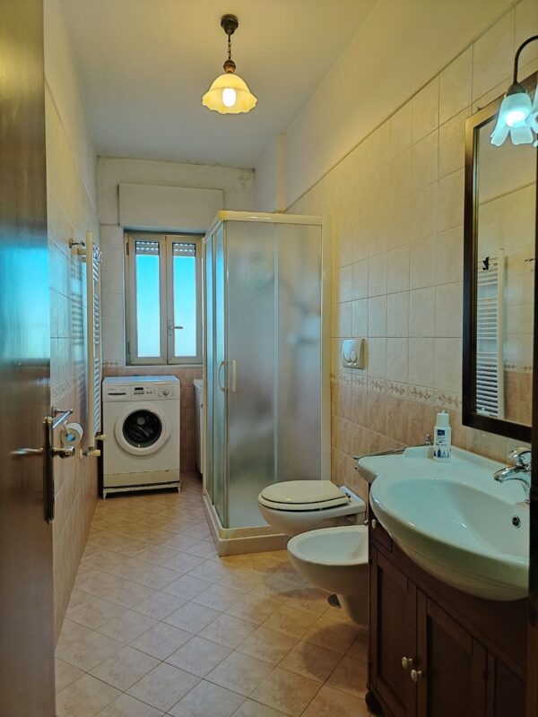 Appartamento con ascensore e garage in zona Via Prenestina - immagine 9